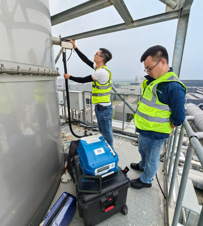 配合湖北環境監測站進行非甲烷總烴項目現場測試